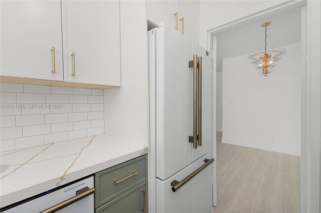 Photo - 4747 Collins Ave Unit 709