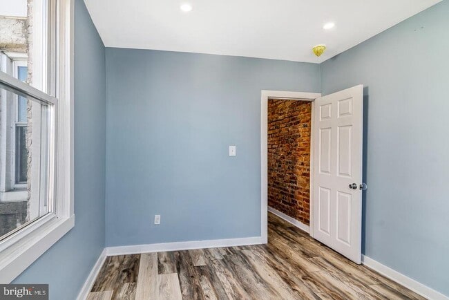 Photo - 2420 S Lee St