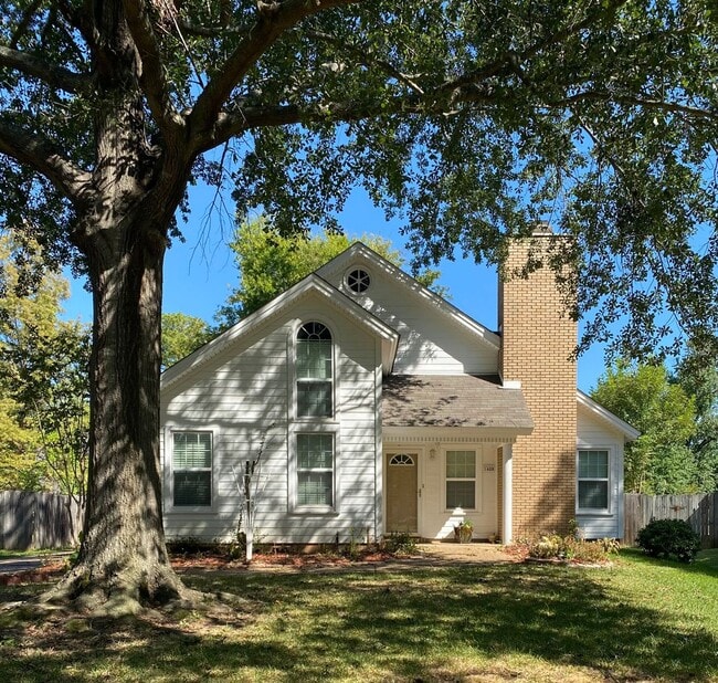 Building Photo - Gorgeous 3 Bedroom Greenacres Home