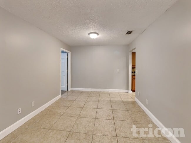 Photo - 818 Tarawood Ln