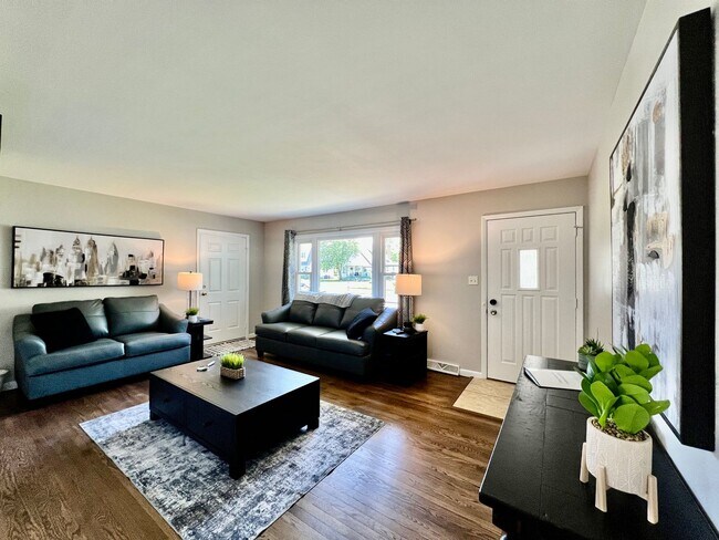 2501 Elmo Pl