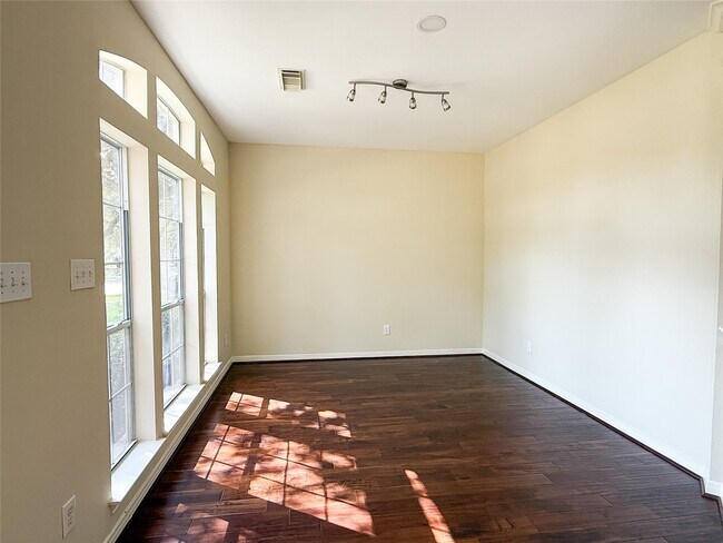 Photo - 1411 Flanders Field Ln