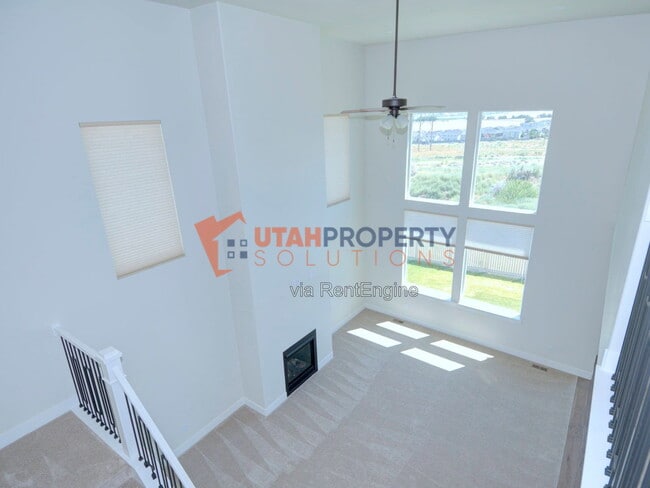Photo - 1353 W Quailhill Rd