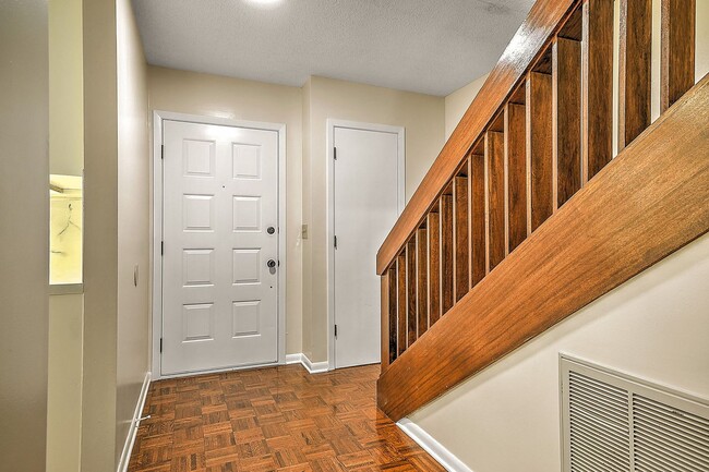 Photo - 501 Manor Dr