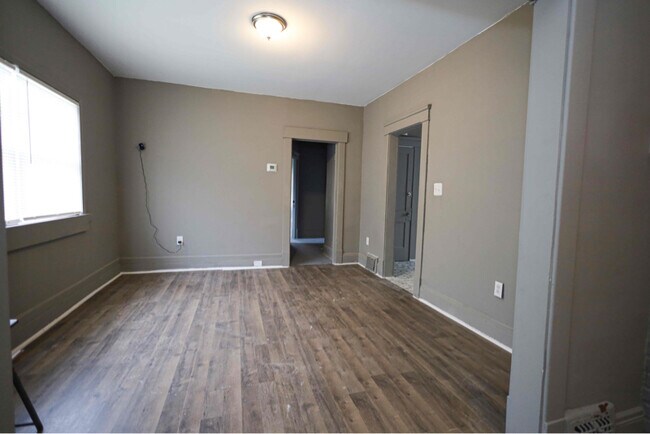 Photo - 13402 Caine Ave Unidad Upstairs