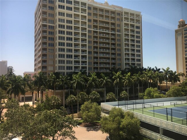 Building Photo - 1111 N Gulfstream Ave Unit 16C Rental