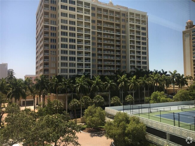 Building Photo - 1111 N Gulfstream Ave Unit 16C Rental