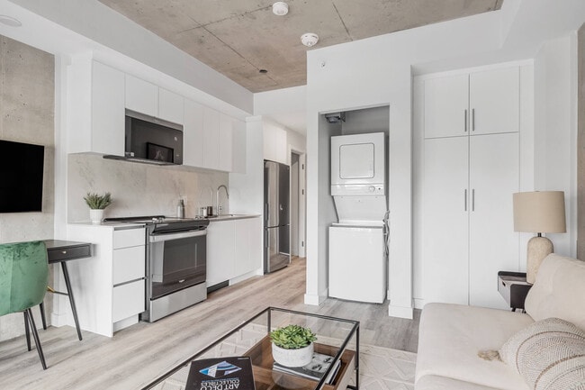 Photo - Gemini Tower