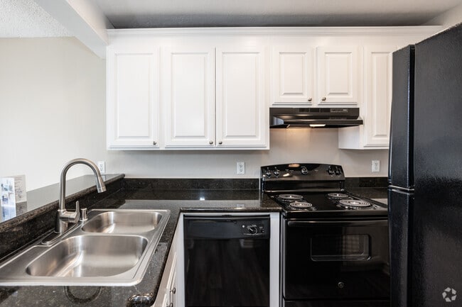 Studio, 1BA - 500SF - Kitchen