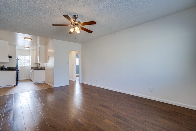 Photo - Apartment Building in Park Mesa Heights with Laundry On-Site and Parking