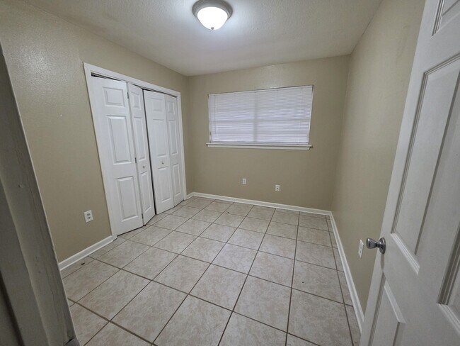 Photo - 2135 Richmond St