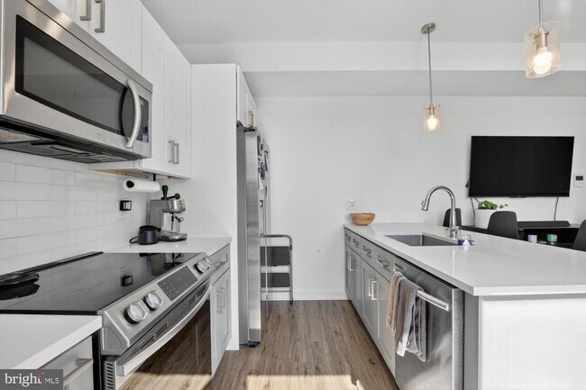 Photo - 304 Master St Unit 5