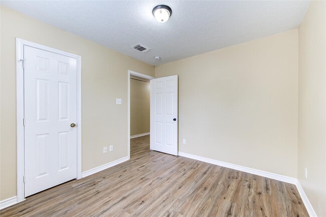 Photo - 605 Center St
