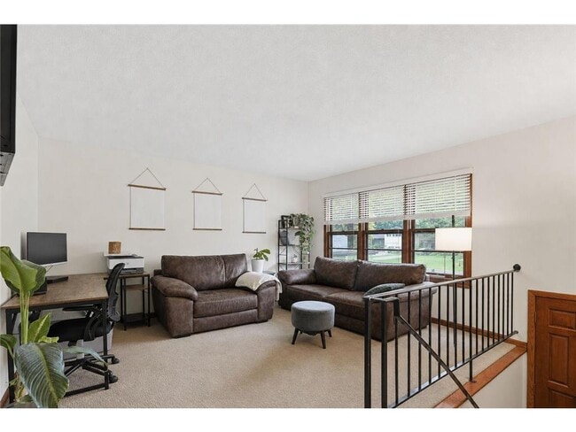 Photo - 3308 Roosevelt Ct NE