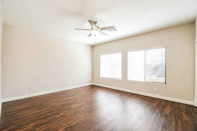 Photo - 631 E Renegade Pl