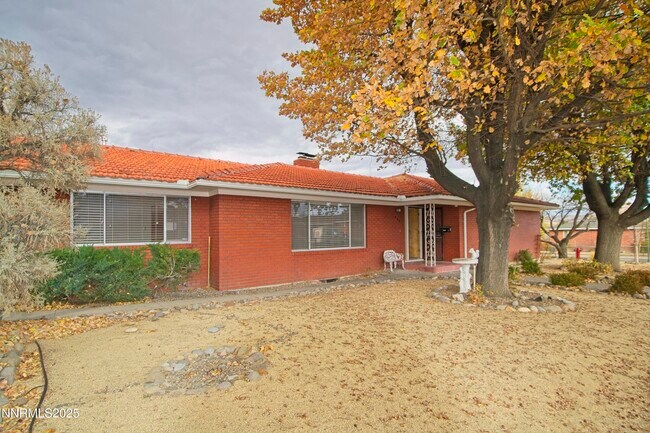 Photo - 995 Roberts St