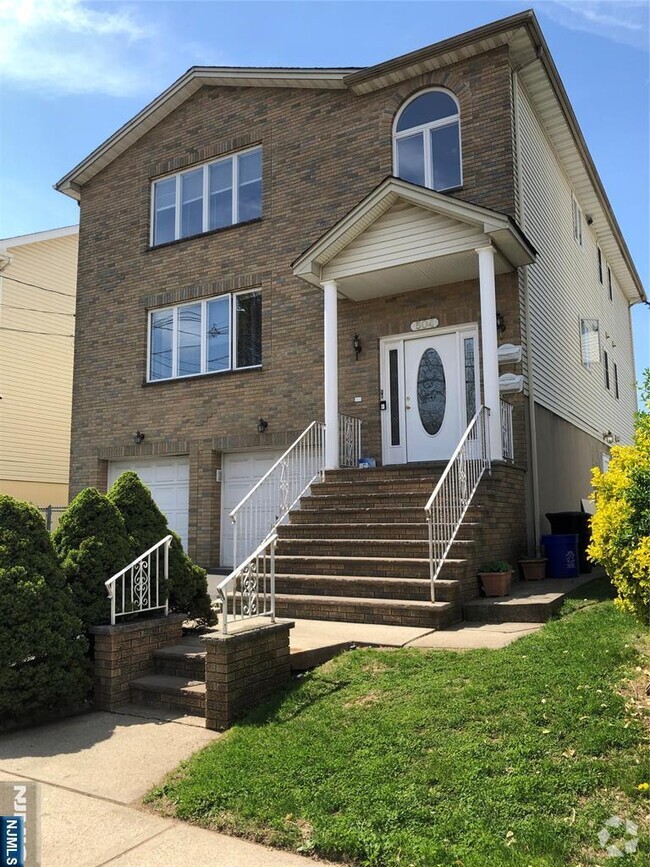 Building Photo - 504 2nd Rental