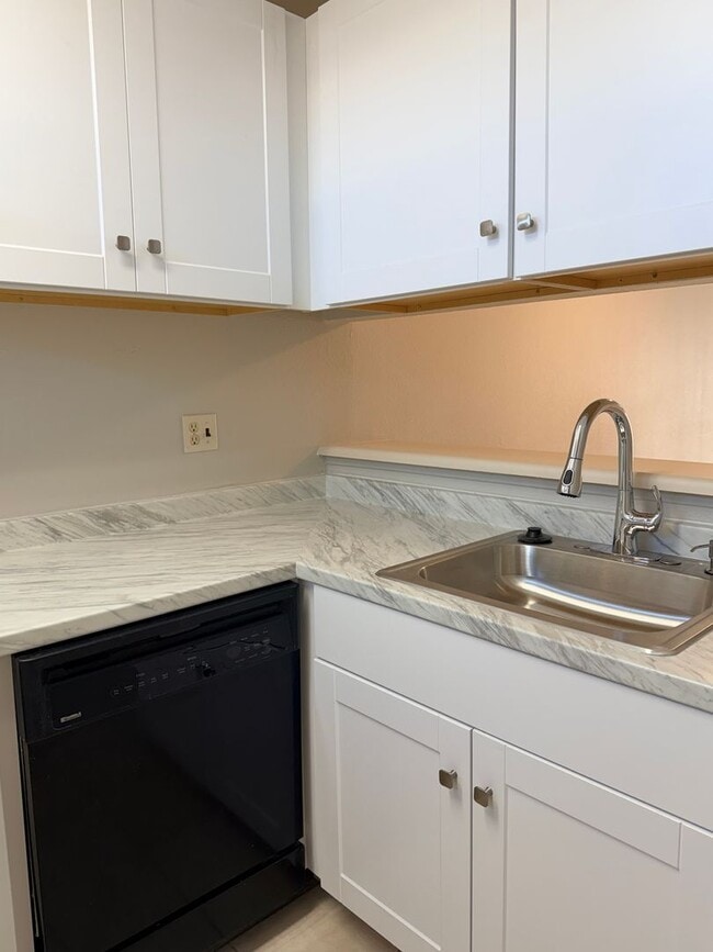 Photo - 861 Nutmeg Pl