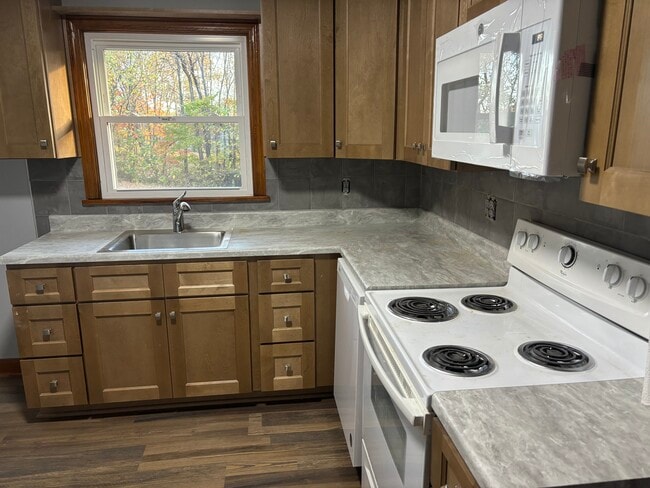 Photo - 208 Ricker Ave