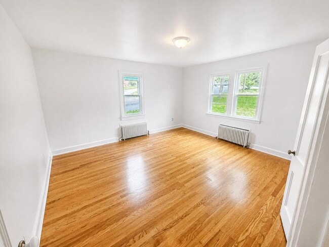 Photo - Newly Renovated 2BR on Sought-After Warren Street with Soaring Ceilings Unit 1
