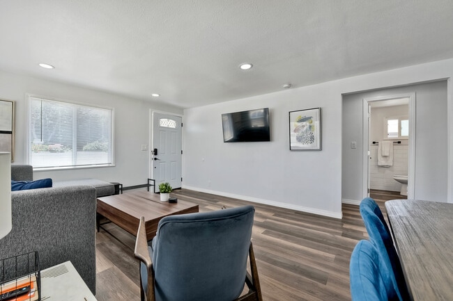 Photo - 6830 Tower St