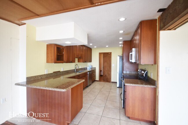 Photo - Large 4BR/2.5BA Home with a View! $4000/mo Unidad 4BR