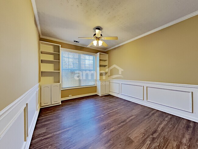 Photo - 2355 Kirkstone Dr