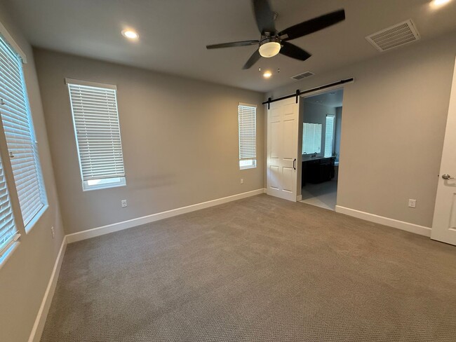 Photo - 901 Persimmon Terrace