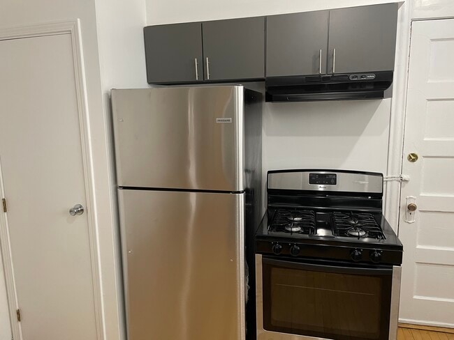 Photo - 1721 W Farragut Ave Unit 2