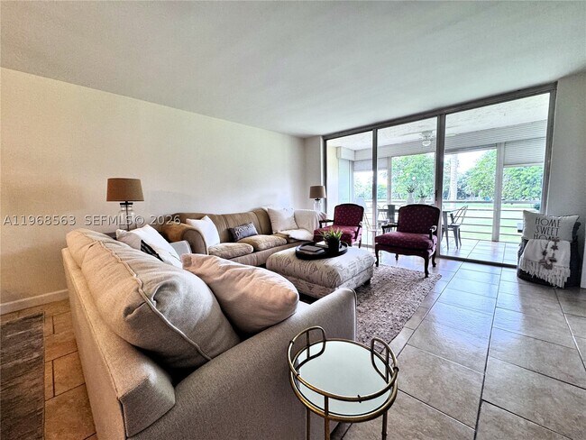 Photo - 901 W Cypress Ln Unit 201