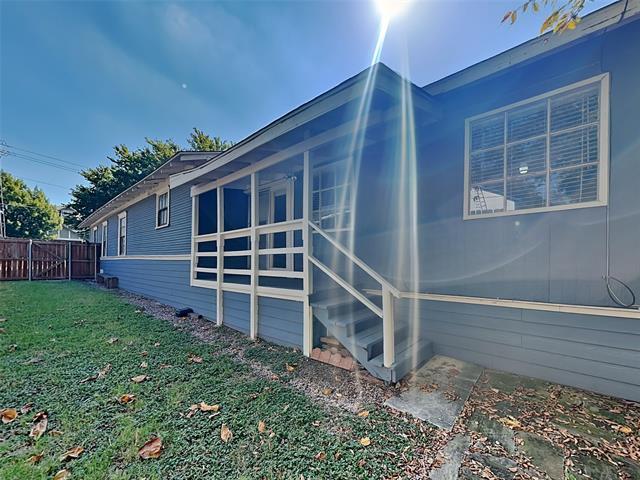 Building Photo - 2015 McMillan Ave Unit 2