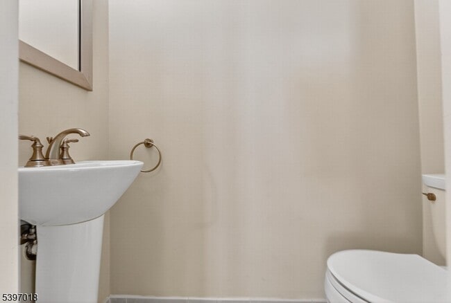 Photo - 94 Midland Ave