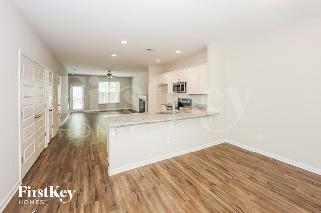 Photo - 209 Grove Pointe Dr