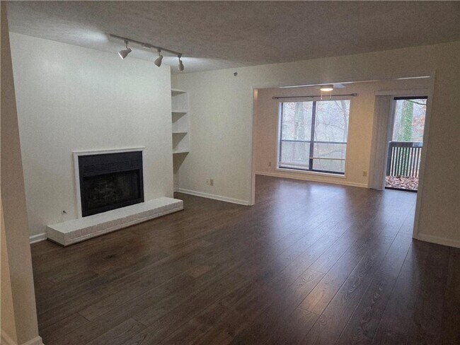 Photo - 2105 Cumberland Ct SE