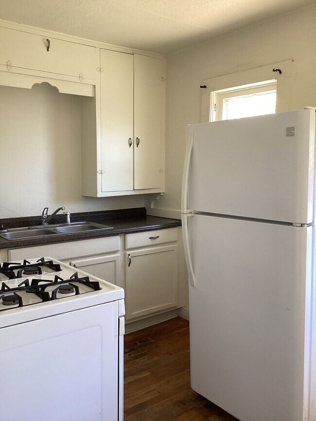Photo - Comfortable 1 bedroom!