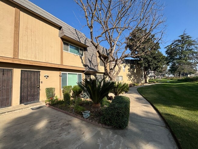 Building Photo - 5164 E Ashlan Ave