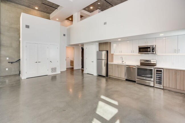 Brand New 1 bed/1 Bath Loft at The Mariposa - Brand New 1 bed/1 Bath Loft at The Mariposa