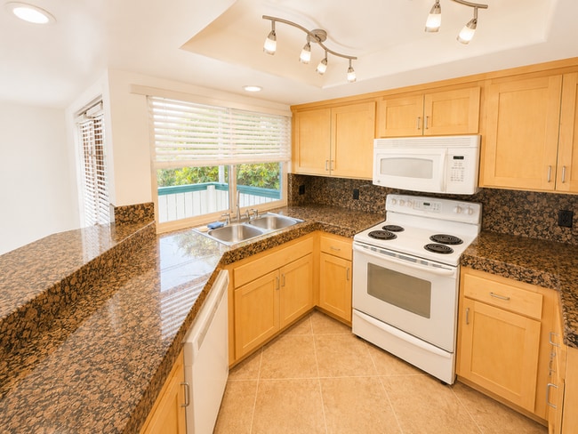 Photo - Coastal Townhome Near Beach, Bay & Kate Sessions Park – 2 Bed / 2.5 Bath