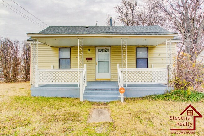 Building Photo - 815 SW H Ave