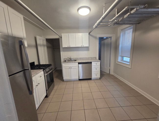 Building Photo - 5011 N Damen Ave Unit #g