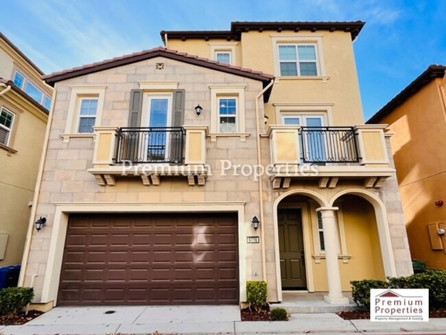 Exquisite 4BD/3.5BA + Loft, Tri-Level Home... - Exquisite 4BD/3.5BA + Loft, Tri-Level Home...