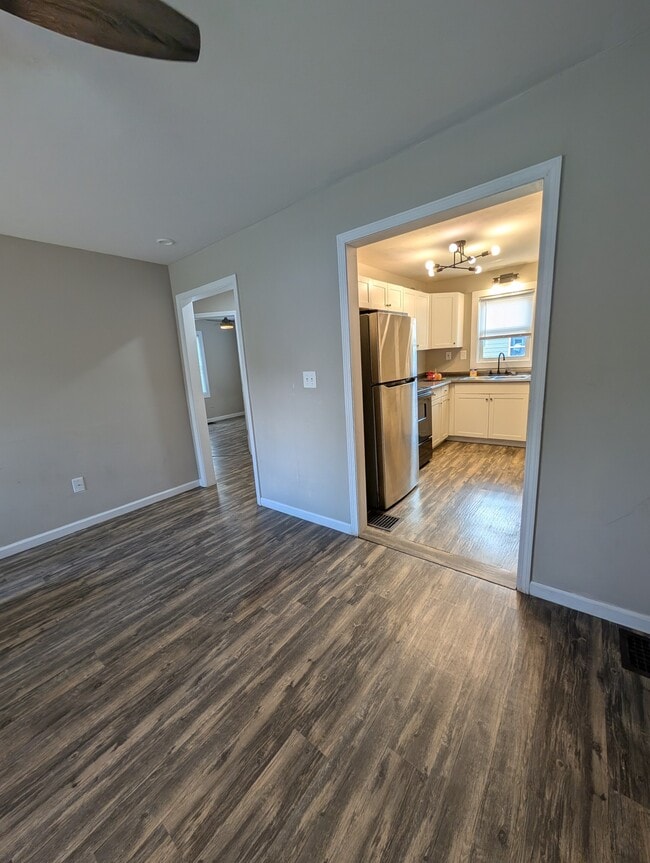 Photo - 987 W Vest St