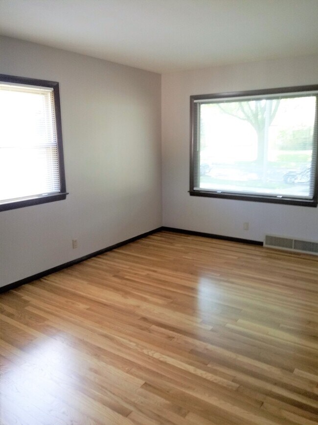 Photo - 3 Bedroom Single Family with Garage