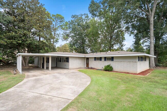 8709 Forest Hill Dr