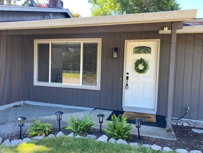 Photo - AVAILABLE FOR SHOWING ON 2/11