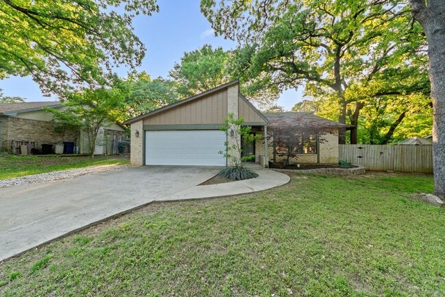 Building Photo - 121 Lake Vista W