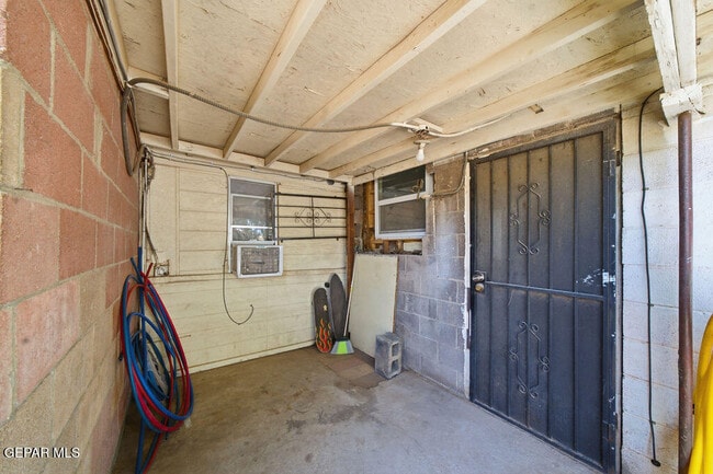5833 Ybarra Ct