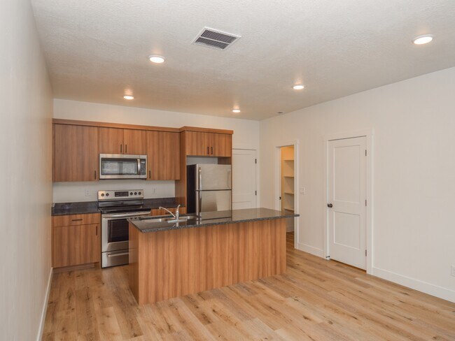 Photo - 220 Spring Creek Pkwy