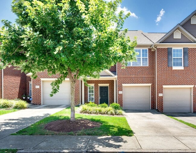 Building Photo - Stunning 3BR/2.5BA Updated Townhome in Pri...