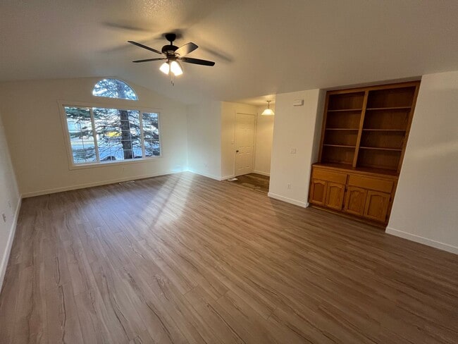 Photo - 3 Bed/2 Bath Single Level Home in NE Bend - Near St. Charles